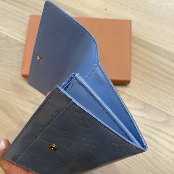 Authentic Louis Vuitton LV Vernis Light Blue wallet/ clutch - Picture 5 of 14